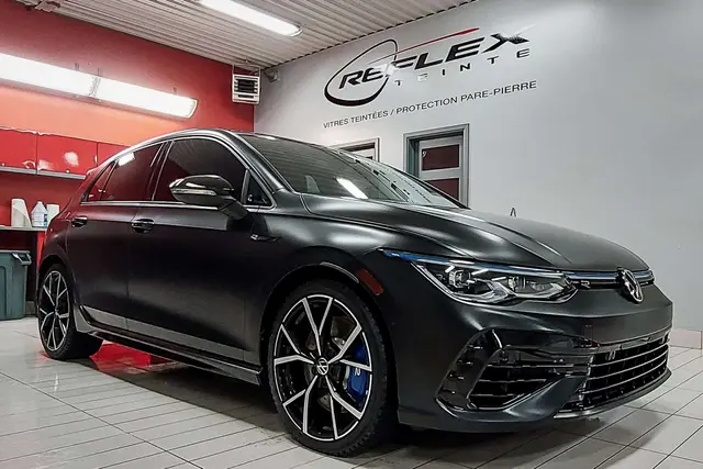 Voiture avec vitres teintées FormulaOne Pinnacle par Réflex Teinte
